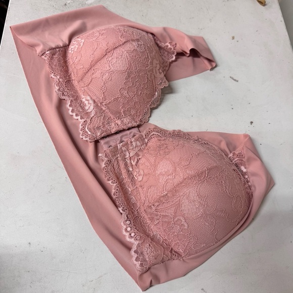 Other - Elegant Pink Lace Women's Intimate bra size XXL